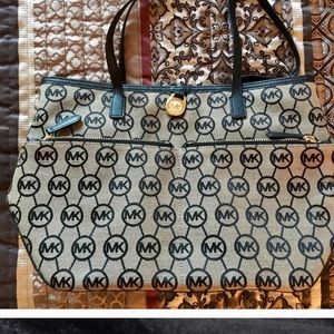 EUC Michael Kors shoulder bag